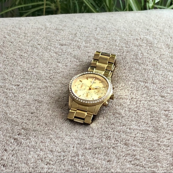 Watch: GUESS Watch, Gold - NO Extra Links or Battery ๐ Bundle Me! - Picture 2 of 10